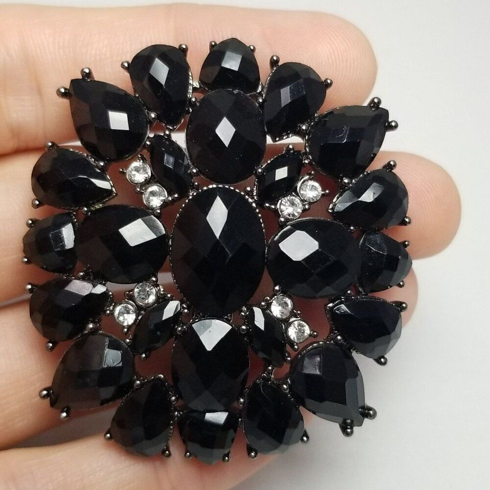 Vintage Liz Claiborne Black Rhinestone Cluster Brooch, Signed, Sparkle, Estate - Picture 7 of 7